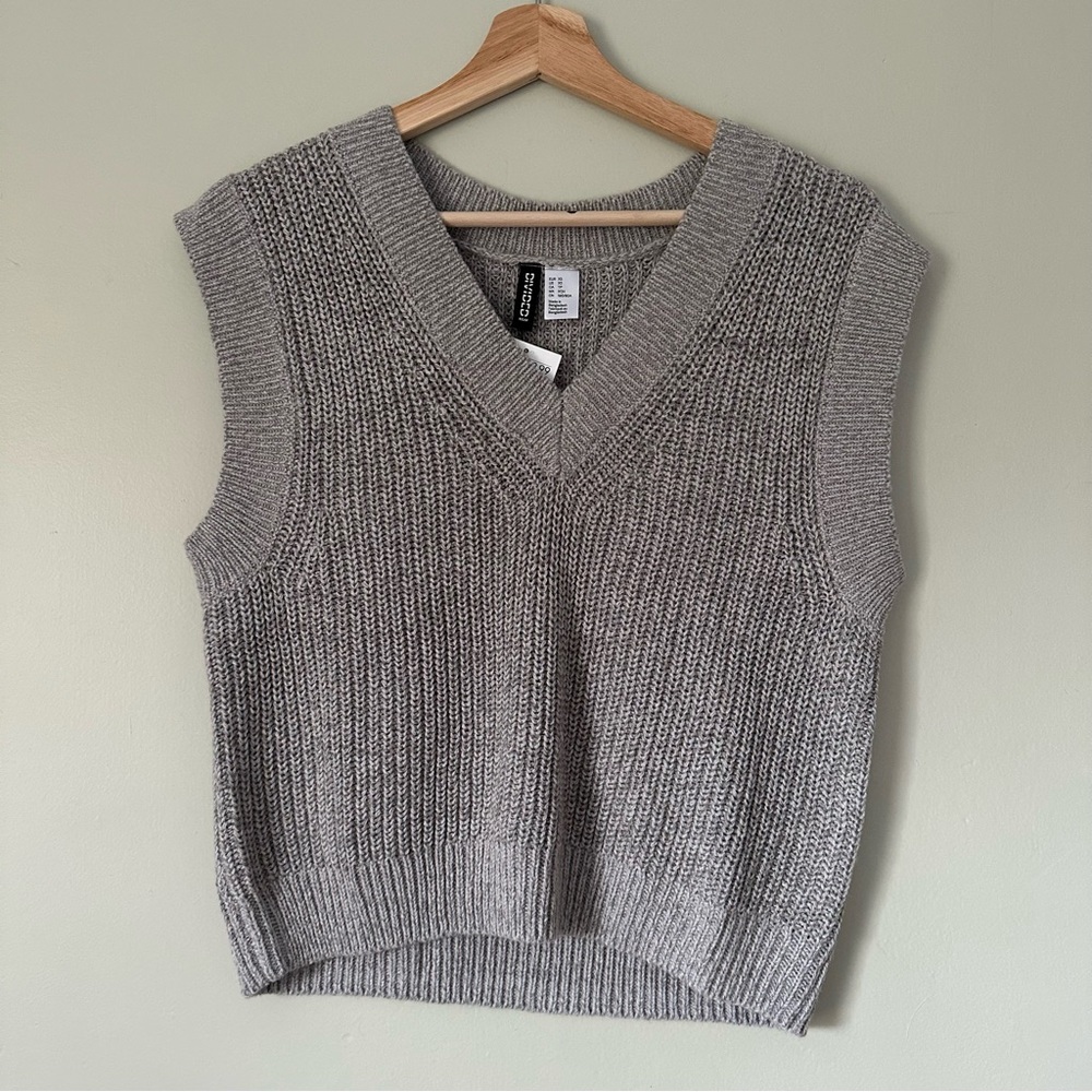 NWT 💎 H&M Gray Sweater Vest XS